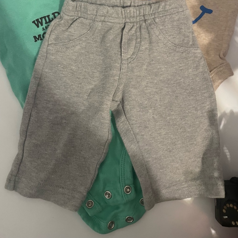 Newborn bundle - Picture 3 of 3